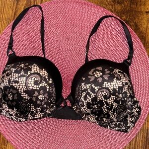 Victoria’s Secret Bombshell Plunge Black/White Lace Print Bra 34B
